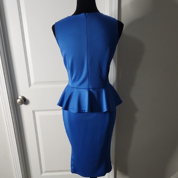 Elegant Blue Sleeveless Dress - Picture 5 of 6